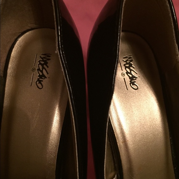 Mossimo black patent platform heels size 8 - Picture 4 of 4